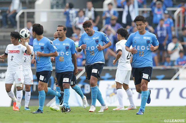 イバが左後方からのクロスにヘディングで合わせ横浜FCがすぐさま同点に追いつく！【明治安田Ｊ２ 第33節 横浜FCvs水戸】