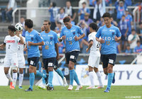 イバが左後方からのクロスにヘディングで合わせ横浜FCがすぐさま同点に追いつく！【明治安田Ｊ２ 第33節 横浜FCvs水戸】