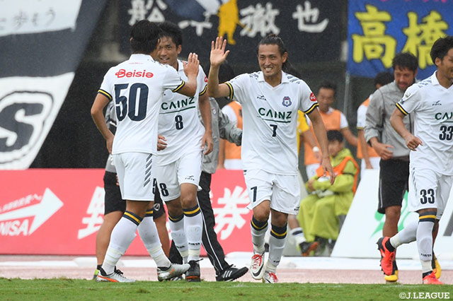 高橋 駿太がダイビングヘッドを叩き込み群馬が均衡を破る【明治安田Ｊ３ 第23節 富山vs群馬】