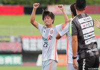 こぼれ球に反応した有永 一生（長野）がダイレクトシュートを沈め、前半終了間際に先制ゴールを奪取！【明治安田Ｊ３ 第23節 福島vs長野】