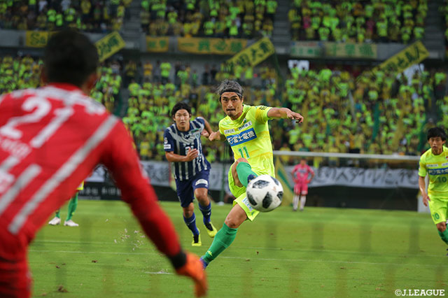 船山 貴之は15分、49分、82分とゴールを奪い、ハットトリックを達成！【明治安田Ｊ２ 第33節 千葉vs福岡】