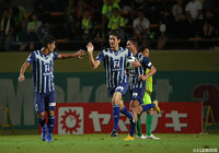 後半ATに福岡が城後 寿（#10）のゴールで同点に追いつき、点の取り合いは3-3の引分けに終わった【明治安田Ｊ２ 第33節 千葉vs福岡】