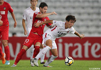 激しく競り合う三竿 健斗（鹿島）とアレシャンドレ パト（天津権健）【ACL 準々決勝 第2戦 天津権健vs鹿島】