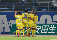 55分、右からの柔らかいクロスに阪野 豊史（山形/#11）が頭で合わせ先制に成功！【明治安田Ｊ２ 第26節 讃岐vs山形】