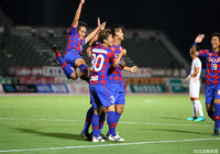 後半24分、佐藤 和弘のグラウンダーのクロスが相手DFに当たりゴールに吸い込まれ、ラッキーな形で甲府が先制点を挙げる！【明治安田Ｊ２ 第32節 甲府vs大宮】