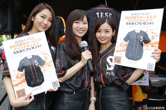 フライデーナイトコレクション開催！来場先着15,000名様に