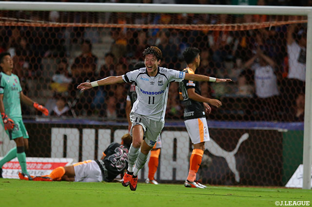 左サイドからのマイナスの角度にファン ウィジョが反応し左足でゴールへ押し込む！前半26分の時点でＧ大阪がリードを2点に広げる【明治安田Ｊ１ 第27節 清水vsＧ大阪】