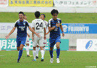 56分、徳武 正之（沼津/#22）がFKに頭で合わせ先制に成功！【明治安田Ｊ３ 第24節 沼津vs藤枝】