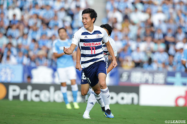 開始早々の8分、右からのクロスに遠藤 渓太（横浜FM）が右足インサイドで合わせるとネットに突き刺さり先制点を獲得！【明治安田Ｊ１ 第27節 磐田vs横浜FM】