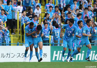 後半7分、右CKにファーサイドでフリーの金崎 夢生（鳥栖/#44）がヘディングシュートを叩き込み同点に追いつく！【明治安田Ｊ１ 第27節 柏vs鳥栖】