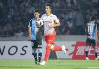 スルーパスに前田 直輝が抜け出し冷静にゴールを沈める。名古屋が1点を返す！【明治安田Ｊ１ 第27節 川崎Ｆvs名古屋】