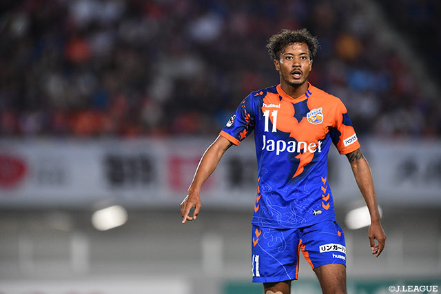 前節ハットトリックを記録した鈴木 武蔵（長崎）。2戦連発とはいかずも献身的なプレーがみられた【明治安田Ｊ１ 第27節 長崎vs仙台】