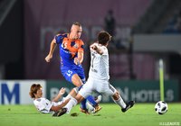 ヨルディ バイス(長崎)は3試合ぶりとなるスタメン出場。無失点に貢献した【明治安田J1 第27節 長崎vs仙台】