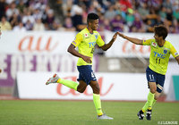 1点リードで迎えた27分、クロスボールに反応したアレックス（#49）が打点の高いヘディングシュートを叩き込み栃木でのデビュー戦でＪ２初得点をマーク！【明治安田Ｊ２ 第34節 京都vs栃木】