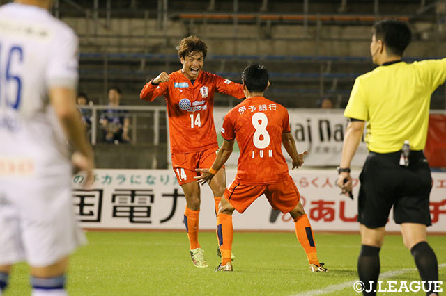 神谷 優太のクロスに小池 純輝が合わせ、ホームの愛媛が先制【明治安田Ｊ２ 第34節 愛媛vs福岡】