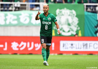 前半11分のセルジ―ニョのオーバーヘッドシュートが決まり、再びの首位浮上を狙う松本が幸先よく先制ゴールをゲット!【明治安田J2 第34節 松本vs熊本】