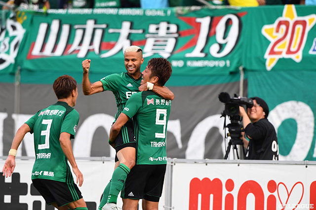 高崎 寛之（#9）→セルジ―ニョ（#8）のホットラインで追加点をゲット！松本がリードを2点に広げる！【明治安田Ｊ２ 第34節 松本vs熊本】