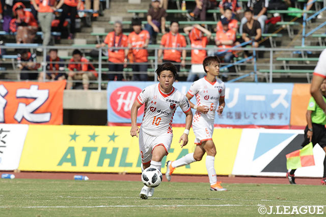 追加点を決めるなど終始攻撃の起点となり前線で存在感を示した大前 元紀（大宮）【明治安田Ｊ２ 第34節 讃岐vs大宮】
