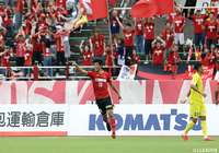 味方からのふわりとした浮き球をDF裏に抜け出した垣田 裕暉が頭で合わせてホームの金沢が先制！【明治安田Ｊ２ 第34節 金沢vs山形】