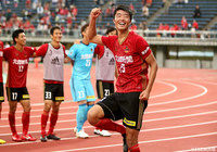 金沢が垣田のゴールを守り抜き、4試合ぶりの勝利をホームのサポーターと祝った【明治安田Ｊ２ 第34節 金沢vs山形】