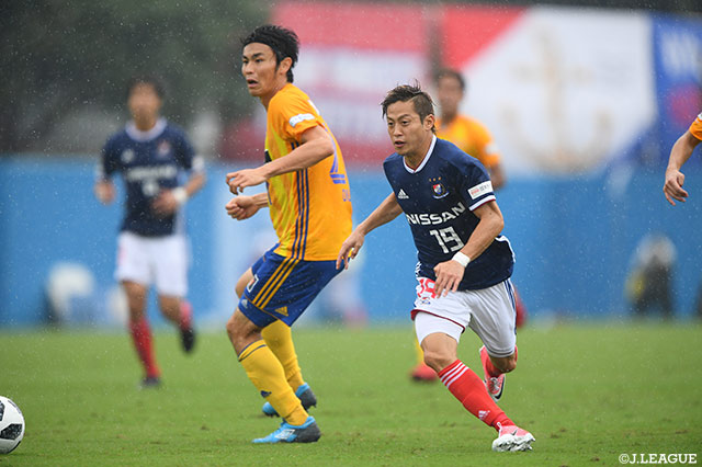 仲川 輝人（横浜FM）が得意のドリブルで持ち込み右足を強振！鋭いシュートがゴール中央に突き刺さり前半の内に勝ち越し！【明治安田Ｊ１ 第28節 横浜FMvs仙台】