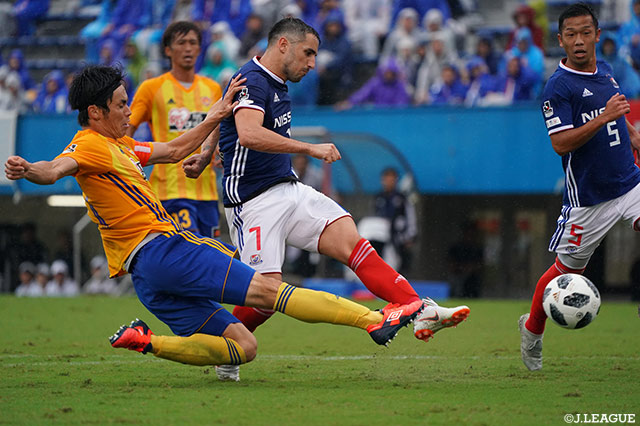 後半に入り77分、86分とウーゴ ヴィエイラ（横浜FM）が立て続けにゴール。自身の今シーズンの得点を12に伸ばした【明治安田Ｊ１ 第28節 横浜FMvs仙台】