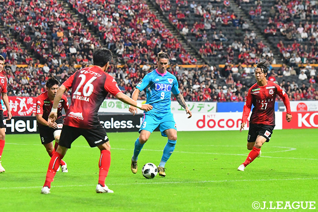 フェルナンド トーレス（鳥栖）は、札幌守備陣の厳しいディフェンスにあいながらもチームの得点に絡むプレーを見せた【明治安田Ｊ１ 第28節 札幌vs鳥栖】