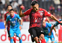 試合終了直前、自身が獲得したPKを確実に決めた都倉 賢(札幌)【明治安田J1 第28節 札幌vs鳥栖】