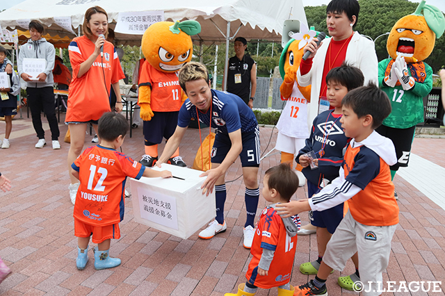 長友佑都選手？（お笑い芸人・アモーレ橋本さん）が愛媛に参上♪【明治安田Ｊ２ 第35節 愛媛vs千葉】