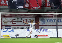 GKからボールを奪った鈴木 優磨（鹿島）が無人のゴールに流し込み、リードを3点に広げる！【明治安田Ｊ１ 第28節 神戸vs鹿島】