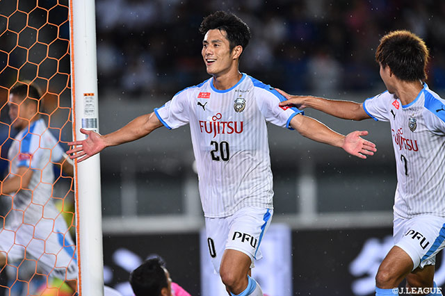 前半35分のCKをフリーの知念 慶（川崎Ｆ/#20）が押し込み先制点をゲット！知念は今季3ゴール目【明治安田Ｊ１ 第28節 長崎vs川崎Ｆ】