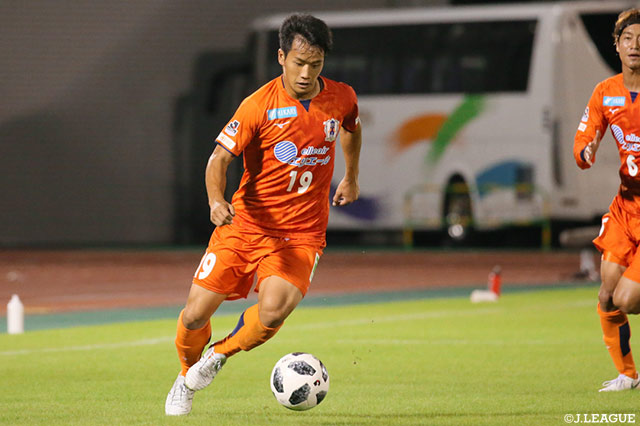 後半12分に先制点を決めた藤本 佳希（愛媛）【明治安田Ｊ２ 第35節 愛媛vs千葉】