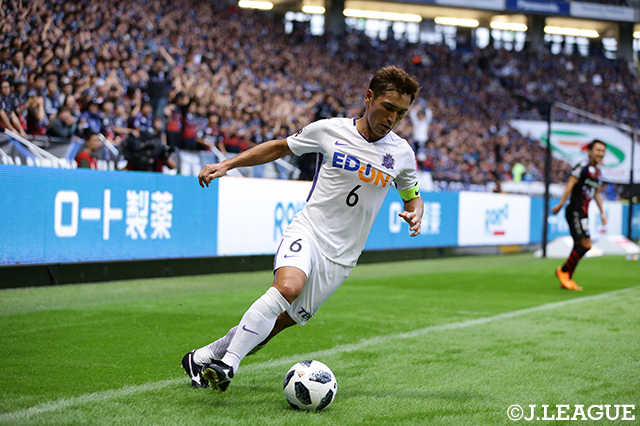  幾度も広島の好機を生み出し続けたキャプテンの青山 敏弘（広島）【明治安田Ｊ１ 第28節 Ｇ大阪vs広島】