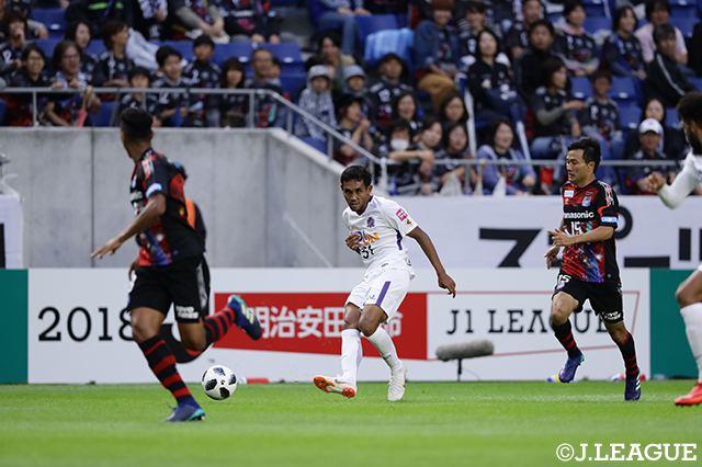  久々の先発出場となったタイの英雄 ティーラシン（広島）は85分までプレー【明治安田Ｊ１ 第28節 Ｇ大阪vs広島】