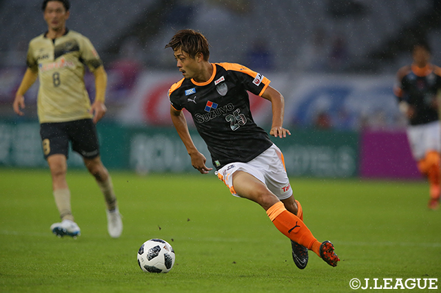  豊富な運動量で存在感を示し、先発フル出場を果たした松原 后（清水）【明治安田Ｊ１ 第28節 FC東京vs清水】