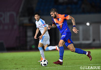 試合終了間際に一矢報いるゴールを奪ったファンマ（長崎）【明治安田Ｊ１ 第28節 長崎vs川崎Ｆ】