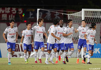 前半3分に得たFKに広瀬 健太（#2）が頭で合わせ新潟が幸先よく先制！【明治安田Ｊ２ 第35節 岡山vs新潟】
