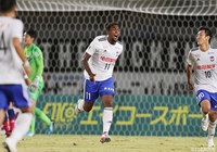 途中出場のターレスが試合終了間際に勝ち越し点を奪い、この雄叫び!【明治安田J2 第35節 岡山vs新潟】