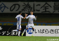 味方からパスを受けた藤本 憲明（大分）が、冷静にゴール左に流し込み追加点を奪取！【明治安田Ｊ２ 第35節 水戸vs大分】