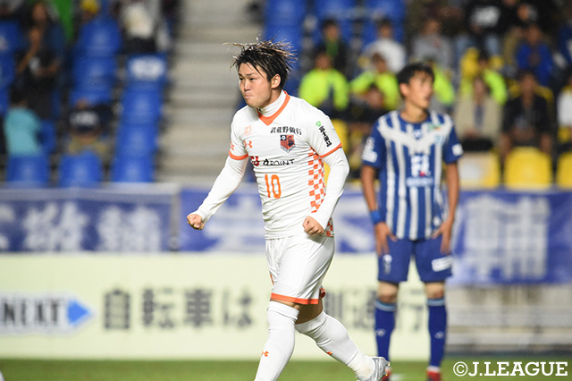 大前 元紀（大宮）は、低い弾道のクロスにダイレクトで合わせ同点ゴールを獲得！【明治安田Ｊ２ 第35節 福岡vs大宮】