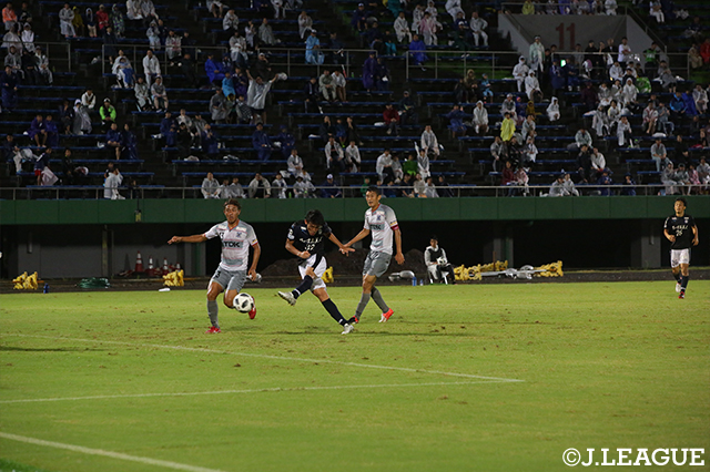 牛之濵 拓（鹿児島）は試合終了間際に劇的な同点ゴールを決めた【明治安田Ｊ３ 第25節 鹿児島vs秋田】