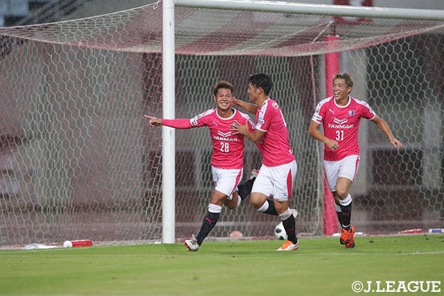 後半8分に中島 元彦（#28）が放ったシュートがGKの脇の下を抜けてゴール！ホームのＣ大23がリードを広げる【明治安田Ｊ３ 第25節 C大23vs長野】