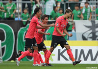 林 陵平（東京Ｖ/#11）が投入された3分後のCKに頭で合わせて先制点を獲得！渾身のガッツポーズ！！【明治安田Ｊ２ 第35節 栃木vs東京Ｖ】