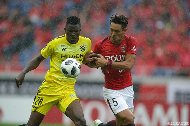 先制ゴールを獲得したオルンガ（柏）。強靭なフィジカル、強烈なシュートなど終始浦和守備陣の脅威となった【明治安田Ｊ１ 第28節 浦和vs柏】