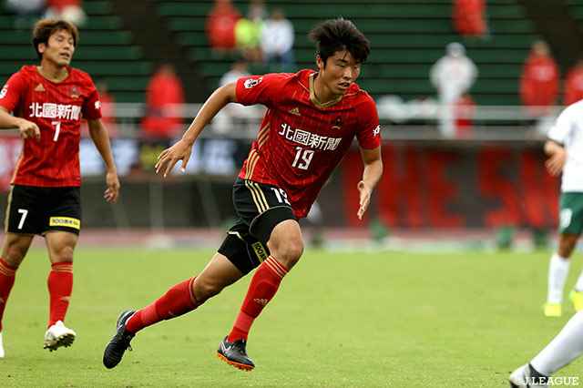 2戦連発が期待された垣田 裕暉（金沢）だが、42分に交代を命じられた【明治安田Ｊ２ 第35節 金沢vs岐阜】