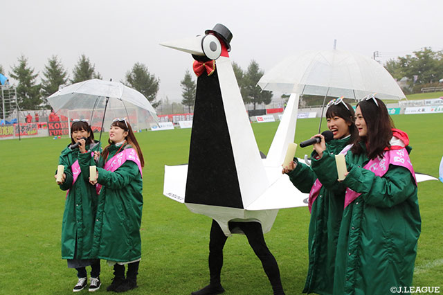 生誕1周年を迎える公式マスコット「キヅール」！スタジアムにいる全員でお祝い♪【明治安田Ｊ３ 第25節 盛岡vs福島】