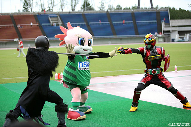 ギッフィー『二人とも、ケンカはやめてー』【明治安田Ｊ２ 第35節 金沢vs岐阜】