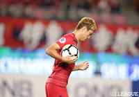 味方からのクロスを鈴木 優磨（鹿島）が競り合いチャン ホイク（水原三星）のオウンゴールを誘発。前半21分に１点を返す【ACL 準決勝　第1戦 鹿島vs水原三星】