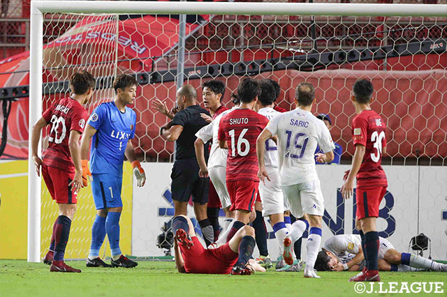 クォン スンテ（鹿島/#1）と水原三星の選手の小競り合いで一触即発に【ACL 準決勝　第1戦 鹿島vs水原三星】