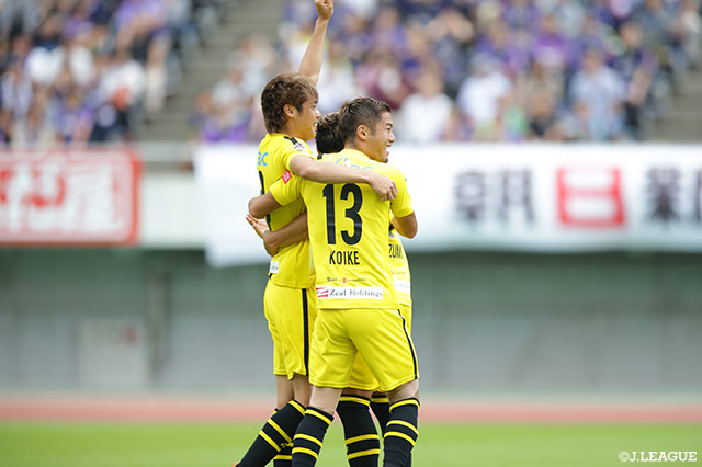 CKのこぼれ球に反応した伊東 純也がダイレクトで合わせ、アウェイの柏が先制！【明治安田Ｊ１ 第29節 広島vs柏】